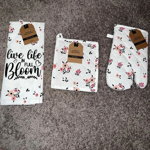 “Live Life in Full Bloom” Spring Linen Kitchen Bundle